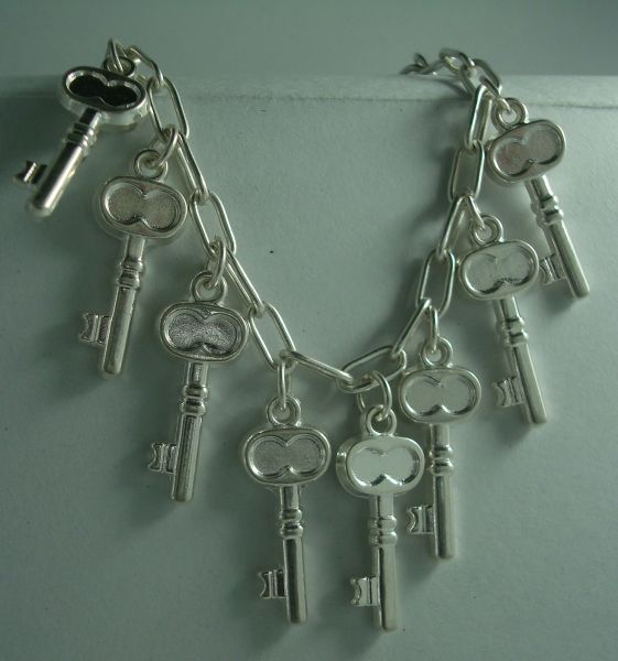Pulseira Feminina Banhado a Prata modelo de chave PFP 90